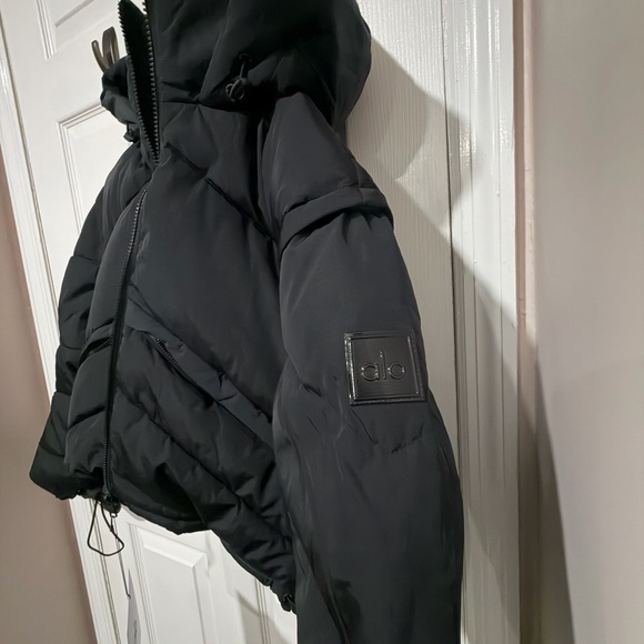 ALO Yoga Black Hooded Puffer Jacket - Picture 2 of 6